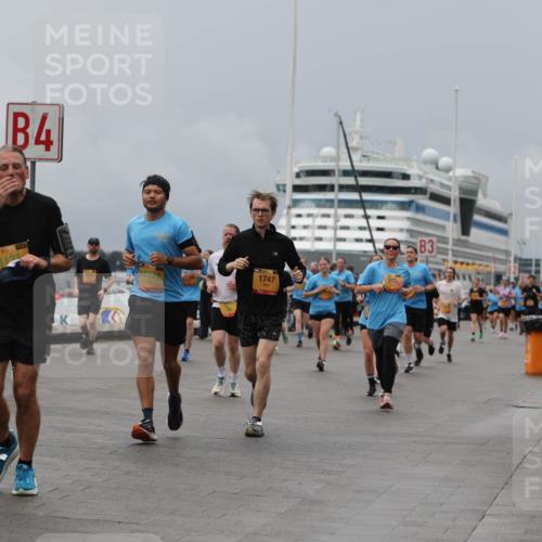 13.09.2026 - Kiel Lauf Andreas Tolksdorf http://msf.ph/oto/10467460 13.09.2026 12:07:58 Kiellinie 4, 39, 1121, 1747, 10249, 3 meine-sportfotos.de