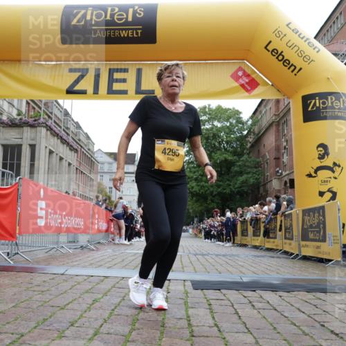 13.09.2026 - Kiel Lauf Yannick Fuchs http://msf.ph/oto/10467512 13.09.2026 10:05:39 Ziel 4295, 6219, 10456, 10457, 5050, 11874, 6850, 10466 meine-sportfotos.de