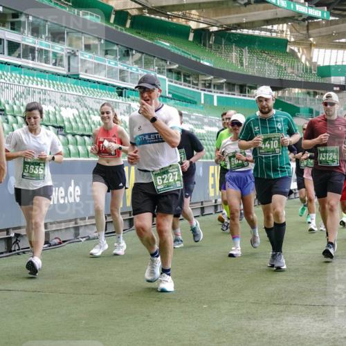 13.09.2026 - 21. swb-Marathon Bremen Michael Burmester http://msf.ph/oto/10467673 13.09.2026 13:13:40 Laufen im Stadion 118, 183, 270, 278, 349, 460, 514, 576, 600, 631, 695, 702, 768, 933, 950, 956, 1005, 1143, 1286, 1334, 1392, 1408, 1426, 1573, 1596, 1641, 1818, 1819, 1991, 2005, 2024, 2035, 2079, 2233, 2264, 2387, 2412, 2439, 2457, 2461, 2478, 2505, 2521, 2540, 2564, 2612, 2665, 2684, 2693, 2765, 2773, 2792, 2815, 2816, 2829, 2860, 2884, 2887, 2895, 2921, 2963, 2966, 2972, 2975, 3016, 3111, 3155, 3209, 3253, 3277, 3293, 3304, 3313, 3378, 3405, 3428, 3434, 3653, 3661 meine-sportfotos.de
