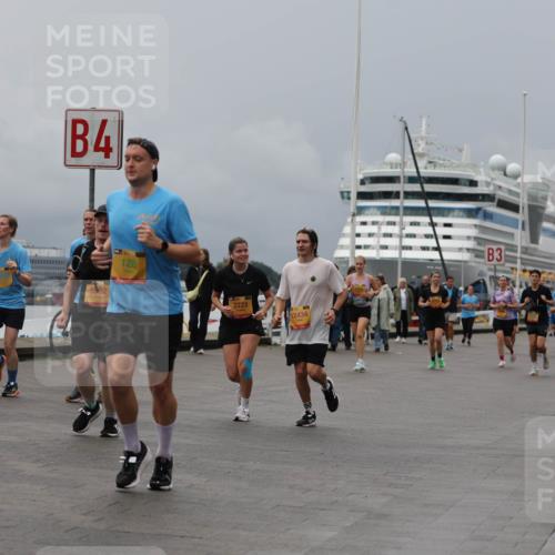 13.09.2026 - Kiel Lauf Andreas Tolksdorf http://msf.ph/oto/10467706 13.09.2026 12:08:07 Kiellinie 4, 5, 92, 128, 2223, 12434, 3 meine-sportfotos.de