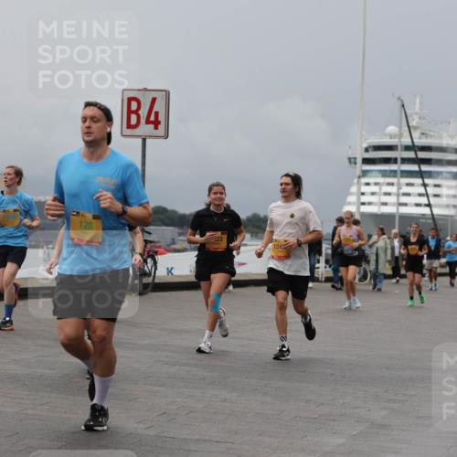 13.09.2026 - Kiel Lauf Andreas Tolksdorf http://msf.ph/oto/10467724 13.09.2026 12:08:07 Kiellinie 8, 128, 4, 23, 3 meine-sportfotos.de