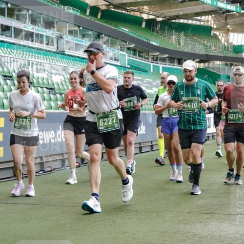 13.09.2026 - 21. swb-Marathon Bremen Michael Burmester http://msf.ph/oto/10467725 13.09.2026 13:13:40 Laufen im Stadion 118, 183, 270, 278, 349, 460, 514, 576, 600, 631, 695, 702, 768, 933, 950, 956, 1005, 1143, 1286, 1334, 1392, 1408, 1426, 1573, 1596, 1641, 1818, 1819, 1991, 2005, 2024, 2035, 2079, 2233, 2264, 2387, 2412, 2439, 2457, 2461, 2478, 2505, 2521, 2540, 2564, 2612, 2665, 2684, 2693, 2765, 2773, 2792, 2815, 2816, 2829, 2860, 2884, 2887, 2895, 2921, 2963, 2966, 2972, 2975, 3016, 3111, 3155, 3209, 3253, 3277, 3293, 3304, 3313, 3378, 3405, 3428, 3434, 3653, 3661 meine-sportfotos.de
