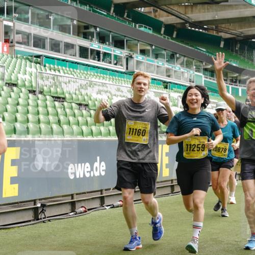 13.09.2026 - 21. swb-Marathon Bremen Michael Burmester http://msf.ph/oto/10468053 13.09.2026 10:36:00 Laufen im Stadion 10093, 10144, 10147, 10152, 10153, 10154, 10157, 10160, 10173, 10175, 10181, 10182, 10185, 10187, 10195, 10198, 10245, 10251, 10257, 10263, 10272, 10275, 10278, 10291, 10296, 10306, 10309, 10338, 10357, 10367, 10368, 10369, 10377, 10382, 10390, 10403, 10409, 10411, 10420, 10427, 10429, 10439, 10473, 10477, 10481, 10485, 10492, 10528, 10531, 10559, 10560, 10569, 10607, 10617, 10633, 10636, 10639, 10671, 10672, 10677, 10715, 10928, 11803, 11965, 10146, 10222 meine-sportfotos.de