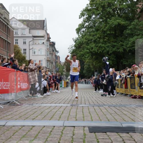 13.09.2026 - Kiel Lauf Yannick Fuchs http://msf.ph/oto/10468090 13.09.2026 10:17:53 Ziel 11389, 364, 364 meine-sportfotos.de