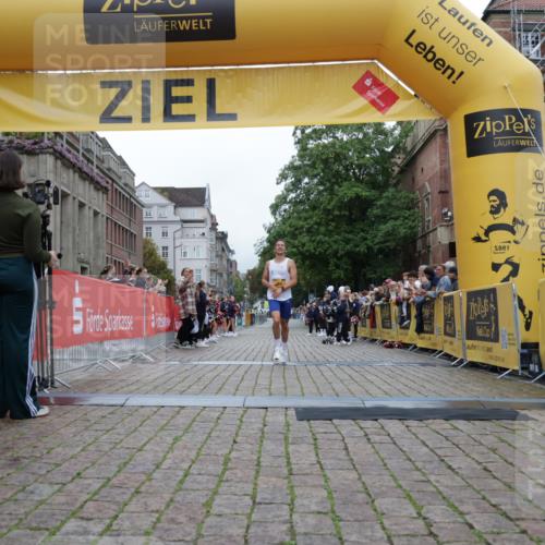 13.09.2026 - Kiel Lauf Yannick Fuchs http://msf.ph/oto/10468108 13.09.2026 10:17:54 Ziel 11389, 364, 364 meine-sportfotos.de