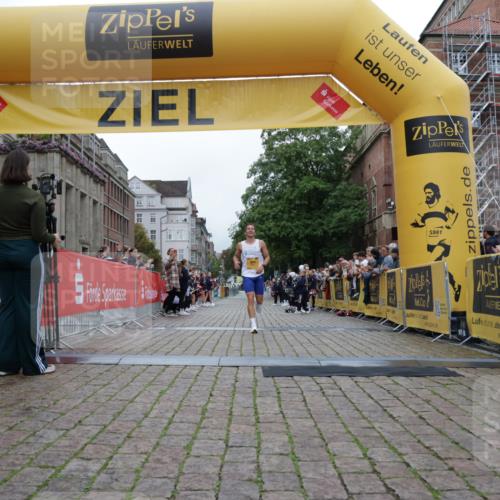 13.09.2026 - Kiel Lauf Yannick Fuchs http://msf.ph/oto/10468116 13.09.2026 10:17:54 Ziel 11389, 364, 364 meine-sportfotos.de