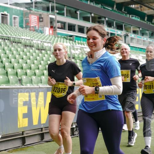 13.09.2026 - 21. swb-Marathon Bremen Michael Burmester http://msf.ph/oto/10468373 13.09.2026 10:36:03 Laufen im Stadion 10093, 10144, 10147, 10152, 10153, 10154, 10157, 10160, 10173, 10175, 10181, 10182, 10185, 10187, 10195, 10198, 10245, 10251, 10257, 10263, 10272, 10275, 10278, 10291, 10296, 10306, 10309, 10338, 10357, 10367, 10368, 10369, 10377, 10382, 10390, 10403, 10409, 10411, 10420, 10427, 10429, 10439, 10473, 10477, 10481, 10485, 10492, 10497, 10528, 10531, 10559, 10560, 10569, 10607, 10613, 10617, 10633, 10636, 10647, 10648, 10671, 10672, 10677, 10715, 10928 meine-sportfotos.de