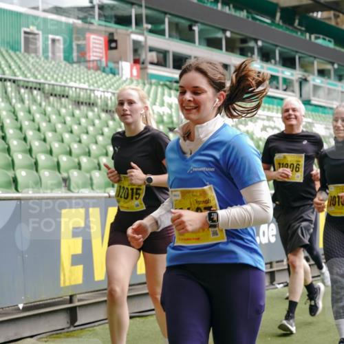 13.09.2026 - 21. swb-Marathon Bremen Michael Burmester http://msf.ph/oto/10468398 13.09.2026 10:36:03 Laufen im Stadion 10093, 10144, 10147, 10152, 10153, 10154, 10157, 10160, 10173, 10175, 10181, 10182, 10185, 10187, 10195, 10198, 10245, 10251, 10257, 10263, 10272, 10275, 10278, 10291, 10296, 10306, 10309, 10338, 10357, 10367, 10368, 10369, 10377, 10382, 10390, 10403, 10409, 10411, 10420, 10427, 10429, 10439, 10473, 10477, 10481, 10485, 10492, 10497, 10528, 10531, 10559, 10560, 10569, 10607, 10613, 10617, 10633, 10636, 10647, 10648, 10671, 10672, 10677, 10715, 10928 meine-sportfotos.de