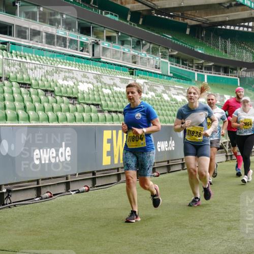 13.09.2026 - 21. swb-Marathon Bremen Michael Burmester http://msf.ph/oto/10468477 13.09.2026 10:36:05 Laufen im Stadion 10092, 10093, 10144, 10152, 10153, 10154, 10157, 10160, 10173, 10175, 10181, 10182, 10185, 10187, 10195, 10198, 10237, 10245, 10251, 10257, 10263, 10272, 10275, 10278, 10291, 10296, 10306, 10309, 10338, 10357, 10369, 10377, 10382, 10390, 10403, 10409, 10411, 10420, 10427, 10429, 10439, 10473, 10477, 10481, 10485, 10492, 10497, 10528, 10531, 10559, 10560, 10569, 10607, 10613, 10617, 10633, 10636, 10647, 10648, 10671, 10672, 10677, 10715, 10928 meine-sportfotos.de