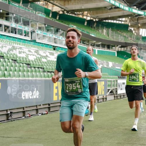 13.09.2026 - 21. swb-Marathon Bremen Michael Burmester http://msf.ph/oto/10468642 13.09.2026 12:57:43 Laufen im Stadion 141, 148, 334, 431, 511, 672, 769, 776, 789, 790, 857, 876, 909, 948, 1010, 1119, 1130, 1191, 1199, 1254, 1281, 1535, 1601, 1642, 1647, 1752, 1809, 1881, 1900, 1931, 1933, 1972, 2001, 2040, 2046, 2051, 2075, 2324, 2343, 2371, 2397, 2402, 2423, 2425, 2473, 2493, 2634, 2640, 2671, 2761, 2771, 2812, 2903, 2904, 3051, 3078, 3138, 3148, 3182, 3186, 3319, 3338, 3450, 3458, 3514, 3534, 3560, 3634, 3655, 3685, 3690, 3695, 3760, 3813, 3866, 3933, 3939, 4101, 4316, 4319 meine-sportfotos.de