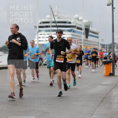 13.09.2026 - Kiel Lauf Andreas Tolksdorf http://msf.ph/oto/10468732 13.09.2026 12:08:51 Kiellinie 38, 1, 39, 8945, 4203, 3 meine-sportfotos.de