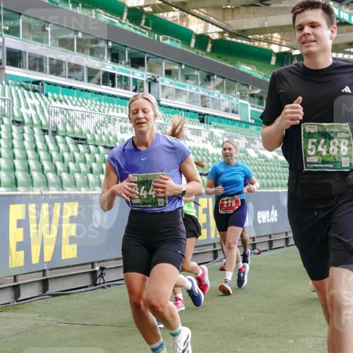 13.09.2026 - 21. swb-Marathon Bremen Michael Burmester http://msf.ph/oto/10468772 13.09.2026 13:13:54 Laufen im Stadion 183, 270, 278, 349, 460, 514, 576, 600, 631, 695, 702, 768, 933, 950, 956, 1005, 1008, 1143, 1286, 1334, 1392, 1408, 1426, 1573, 1596, 1641, 1818, 1819, 1991, 2005, 2024, 2035, 2079, 2233, 2264, 2314, 2387, 2412, 2439, 2457, 2461, 2478, 2505, 2521, 2540, 2564, 2612, 2665, 2684, 2693, 2765, 2773, 2792, 2815, 2816, 2829, 2838, 2860, 2884, 2887, 2895, 2921, 2963, 2966, 2972, 2975, 2978, 3016, 3111, 3209, 3253, 3277, 3293, 3304, 3313, 3378, 3405, 3428, 3434, 3653, 3661, 4080 meine-sportfotos.de