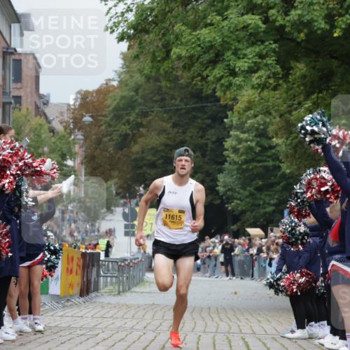 13.09.2026 - Kiel Lauf Yannick Fuchs http://msf.ph/oto/10468786 13.09.2026 10:20:20 Ziel 11615, 6049, 6584, 11615 meine-sportfotos.de