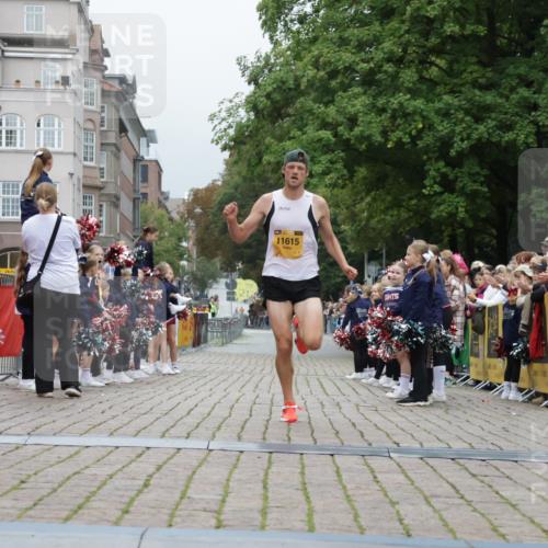 13.09.2026 - Kiel Lauf Yannick Fuchs http://msf.ph/oto/10468790 13.09.2026 10:20:22 Ziel 6584, 11615, 6049, 11615 meine-sportfotos.de