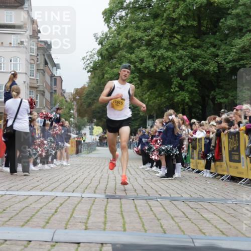 13.09.2026 - Kiel Lauf Yannick Fuchs http://msf.ph/oto/10468792 13.09.2026 10:20:22 Ziel 6584, 11615, 6049, 11615 meine-sportfotos.de