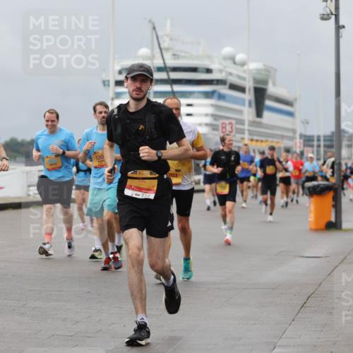 13.09.2026 - Kiel Lauf Andreas Tolksdorf http://msf.ph/oto/10468797 13.09.2026 12:08:52 Kiellinie 120, 3, 35, 203, 3 meine-sportfotos.de