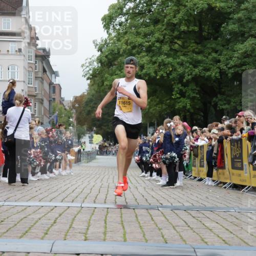 13.09.2026 - Kiel Lauf Yannick Fuchs http://msf.ph/oto/10468802 13.09.2026 10:20:23 Ziel 6584, 11615, 6049, 11615 meine-sportfotos.de