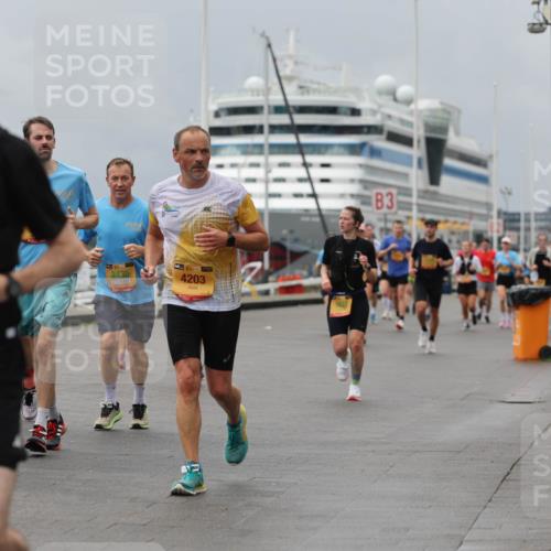 13.09.2026 - Kiel Lauf Andreas Tolksdorf http://msf.ph/oto/10468827 13.09.2026 12:08:53 Kiellinie 84, 8430, 1, 39, 4203, 3 meine-sportfotos.de