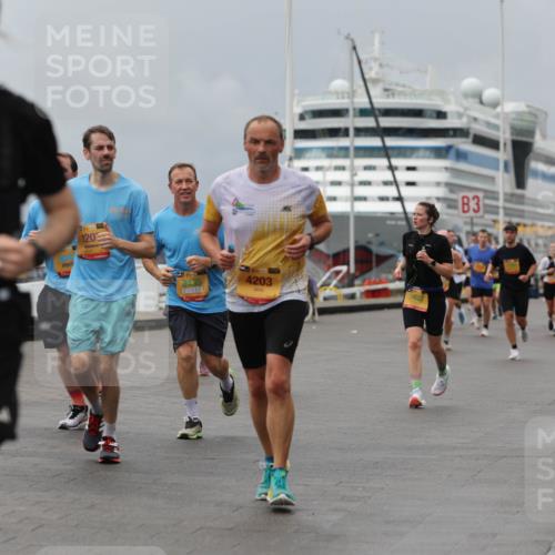 13.09.2026 - Kiel Lauf Andreas Tolksdorf http://msf.ph/oto/10468836 13.09.2026 12:08:54 Kiellinie 8, 39, 1203, 8430, 4203, 7232, 3 meine-sportfotos.de