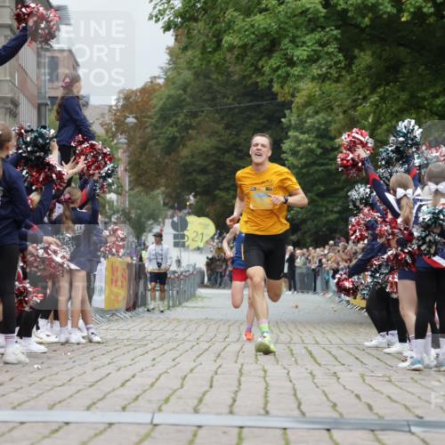13.09.2026 - Kiel Lauf Yannick Fuchs http://msf.ph/oto/10468891 13.09.2026 10:20:58 Ziel 6049, 6584, 12149, 6584 meine-sportfotos.de