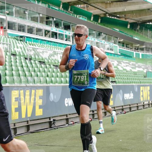 13.09.2026 - 21. swb-Marathon Bremen Michael Burmester http://msf.ph/oto/10469076 13.09.2026 12:57:50 Laufen im Stadion 141, 148, 334, 431, 511, 672, 769, 776, 789, 790, 857, 909, 1010, 1119, 1130, 1191, 1199, 1254, 1281, 1535, 1601, 1642, 1647, 1752, 1809, 1881, 1900, 1931, 1933, 1972, 2040, 2046, 2051, 2075, 2324, 2343, 2371, 2397, 2402, 2423, 2425, 2473, 2493, 2634, 2640, 2671, 2761, 2771, 2807, 2812, 2903, 2904, 3051, 3078, 3138, 3148, 3182, 3186, 3319, 3338, 3450, 3458, 3514, 3534, 3560, 3634, 3655, 3685, 3690, 3695, 3760, 3813, 3866, 3933, 3939, 4101, 4316, 4319 meine-sportfotos.de