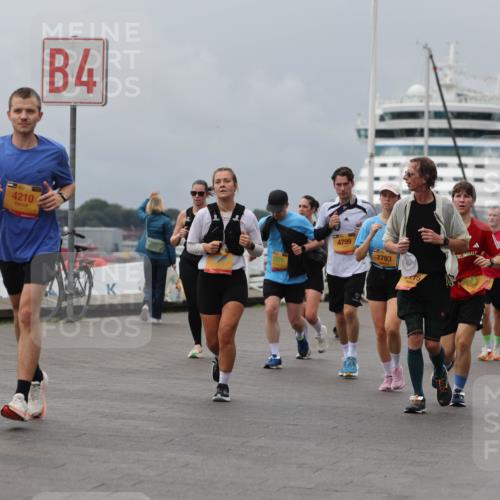 13.09.2026 - Kiel Lauf Andreas Tolksdorf http://msf.ph/oto/10469089 13.09.2026 12:09:07 Kiellinie 930, 1, 4210, 4, 3376, 4799, 7793, 15, 3 meine-sportfotos.de
