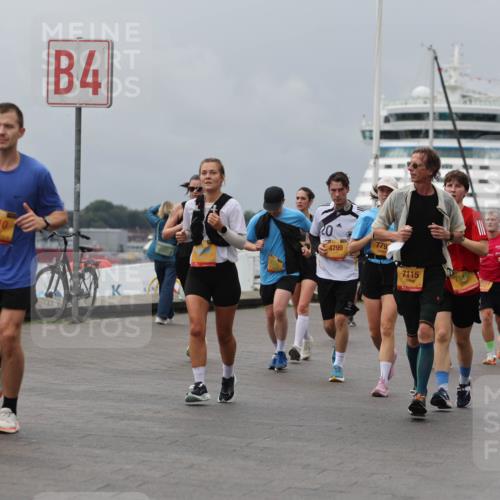 13.09.2026 - Kiel Lauf Andreas Tolksdorf http://msf.ph/oto/10469107 13.09.2026 12:09:07 Kiellinie 4210, 4, 779, 4799, 7115, 3, 1817 meine-sportfotos.de