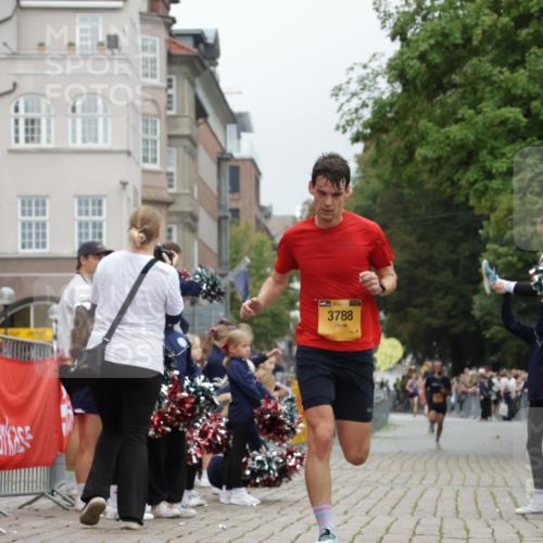 13.09.2026 - Kiel Lauf Yannick Fuchs http://msf.ph/oto/10469211 13.09.2026 10:22:14 Ziel 3732, 4621, 8708, 1987, 3732, 3788, 9681, 12148, 8240, 3788 meine-sportfotos.de