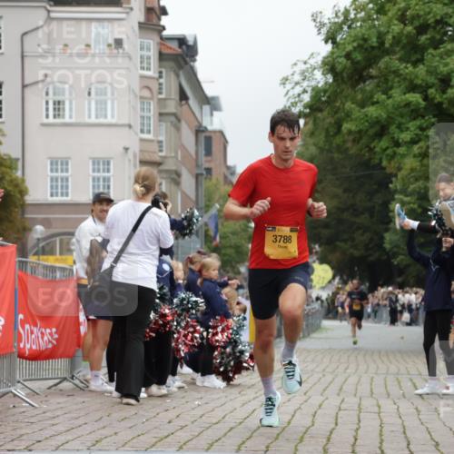 13.09.2026 - Kiel Lauf Yannick Fuchs http://msf.ph/oto/10469219 13.09.2026 10:22:14 Ziel 3732, 4621, 8708, 1987, 3732, 3788, 9681, 12148, 8240, 3788 meine-sportfotos.de