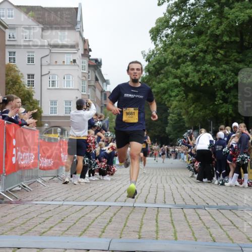 13.09.2026 - Kiel Lauf Yannick Fuchs http://msf.ph/oto/10469270 13.09.2026 10:22:23 Ziel 4621, 8240, 8708, 1987, 3732, 8708, 9681, 12148, 151, 5603, 3788, 9681 meine-sportfotos.de