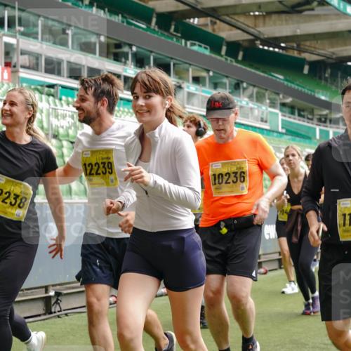 13.09.2026 - 21. swb-Marathon Bremen Michael Burmester http://msf.ph/oto/10469323 13.09.2026 10:36:15 Laufen im Stadion 10092, 10093, 10144, 10152, 10153, 10154, 10157, 10160, 10173, 10175, 10181, 10182, 10185, 10186, 10187, 10195, 10198, 10237, 10245, 10251, 10257, 10263, 10272, 10275, 10278, 10291, 10296, 10306, 10309, 10331, 10332, 10338, 10357, 10377, 10382, 10390, 10403, 10409, 10411, 10420, 10427, 10429, 10439, 10473, 10477, 10481, 10492, 10497, 10500, 10528, 10531, 10560, 10569, 10607, 10613, 10617, 10633, 10636, 10647, 10648, 10659, 10671, 10672, 10677, 10715 meine-sportfotos.de