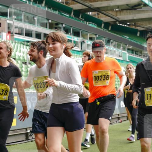 13.09.2026 - 21. swb-Marathon Bremen Michael Burmester http://msf.ph/oto/10469341 13.09.2026 10:36:15 Laufen im Stadion 10092, 10093, 10144, 10152, 10153, 10154, 10157, 10160, 10173, 10175, 10181, 10182, 10185, 10186, 10187, 10195, 10198, 10237, 10245, 10251, 10257, 10263, 10272, 10275, 10278, 10291, 10296, 10306, 10309, 10331, 10332, 10338, 10357, 10377, 10382, 10390, 10403, 10409, 10411, 10420, 10427, 10429, 10439, 10473, 10477, 10481, 10492, 10497, 10500, 10528, 10531, 10560, 10569, 10607, 10613, 10617, 10633, 10636, 10647, 10648, 10659, 10671, 10672, 10677, 10715 meine-sportfotos.de