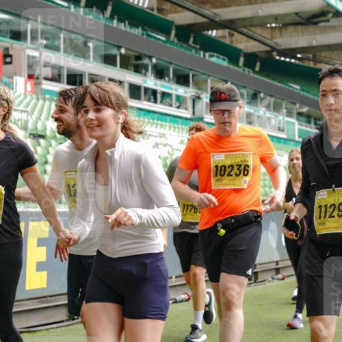 13.09.2026 - 21. swb-Marathon Bremen Michael Burmester http://msf.ph/oto/10469362 13.09.2026 10:36:15 Laufen im Stadion 10092, 10093, 10144, 10152, 10153, 10154, 10157, 10160, 10173, 10175, 10181, 10182, 10185, 10186, 10187, 10195, 10198, 10237, 10245, 10251, 10257, 10263, 10272, 10275, 10278, 10291, 10296, 10306, 10309, 10331, 10332, 10338, 10357, 10377, 10382, 10390, 10403, 10409, 10411, 10420, 10427, 10429, 10439, 10473, 10477, 10481, 10492, 10497, 10500, 10528, 10531, 10560, 10569, 10607, 10613, 10617, 10633, 10636, 10647, 10648, 10659, 10671, 10672, 10677, 10715 meine-sportfotos.de
