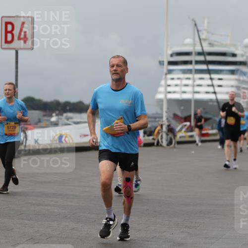 13.09.2026 - Kiel Lauf Andreas Tolksdorf http://msf.ph/oto/10469373 13.09.2026 12:09:20 Kiellinie 4, 33, 5728, 83 meine-sportfotos.de