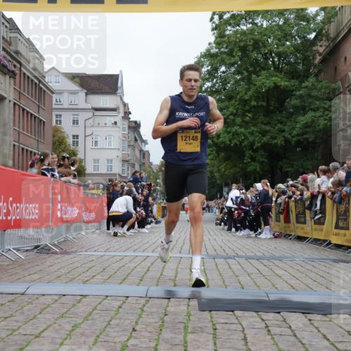 13.09.2026 - Kiel Lauf Yannick Fuchs http://msf.ph/oto/10469376 13.09.2026 10:22:29 Ziel 8240, 1987, 3732, 4621, 8708, 12148, 151, 5603, 9681, 12148 meine-sportfotos.de