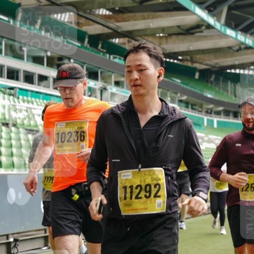 13.09.2026 - 21. swb-Marathon Bremen Michael Burmester http://msf.ph/oto/10469378 13.09.2026 10:36:16 Laufen im Stadion 10092, 10093, 10144, 10152, 10153, 10154, 10157, 10160, 10173, 10175, 10181, 10182, 10185, 10186, 10187, 10195, 10198, 10237, 10245, 10251, 10257, 10263, 10272, 10275, 10278, 10291, 10296, 10306, 10309, 10327, 10331, 10332, 10338, 10357, 10377, 10382, 10390, 10403, 10409, 10411, 10420, 10427, 10429, 10439, 10473, 10477, 10481, 10492, 10497, 10500, 10528, 10531, 10560, 10569, 10607, 10613, 10617, 10633, 10636, 10647, 10648, 10659, 10671, 10672, 10677, 10715 meine-sportfotos.de