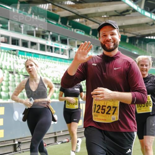 13.09.2026 - 21. swb-Marathon Bremen Michael Burmester http://msf.ph/oto/10469508 13.09.2026 10:36:17 Laufen im Stadion 10092, 10093, 10144, 10152, 10153, 10154, 10157, 10160, 10173, 10175, 10181, 10182, 10185, 10186, 10187, 10195, 10198, 10237, 10245, 10251, 10257, 10263, 10272, 10275, 10278, 10291, 10296, 10306, 10309, 10327, 10331, 10332, 10338, 10357, 10377, 10382, 10390, 10403, 10409, 10411, 10420, 10427, 10429, 10439, 10473, 10477, 10481, 10492, 10497, 10500, 10528, 10531, 10560, 10569, 10607, 10613, 10617, 10633, 10636, 10647, 10648, 10659, 10671, 10672, 10677, 10715 meine-sportfotos.de