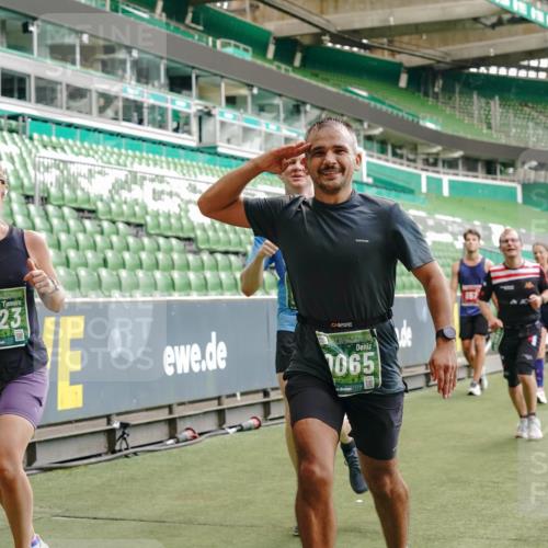 13.09.2026 - 21. swb-Marathon Bremen Michael Burmester http://msf.ph/oto/10469527 13.09.2026 12:57:58 Laufen im Stadion 141, 148, 334, 431, 511, 672, 769, 776, 789, 790, 857, 909, 1010, 1119, 1130, 1191, 1199, 1254, 1281, 1535, 1601, 1642, 1647, 1752, 1809, 1881, 1900, 1931, 1933, 2046, 2051, 2075, 2324, 2343, 2371, 2397, 2402, 2423, 2425, 2473, 2493, 2634, 2640, 2671, 2761, 2771, 2807, 2903, 2904, 3051, 3078, 3120, 3138, 3148, 3182, 3186, 3319, 3338, 3435, 3450, 3458, 3514, 3534, 3560, 3634, 3655, 3685, 3690, 3695, 3760, 3813, 3866, 3933, 3939, 4101, 4316, 4319, 205 meine-sportfotos.de