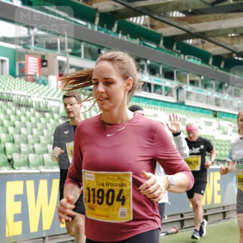 13.09.2026 - 21. swb-Marathon Bremen Michael Burmester http://msf.ph/oto/10469673 13.09.2026 10:36:19 Laufen im Stadion 10092, 10093, 10144, 10152, 10153, 10154, 10157, 10160, 10173, 10175, 10181, 10182, 10185, 10186, 10187, 10195, 10198, 10237, 10245, 10251, 10257, 10263, 10272, 10275, 10278, 10291, 10296, 10306, 10309, 10327, 10331, 10332, 10338, 10357, 10377, 10382, 10390, 10403, 10409, 10411, 10420, 10427, 10429, 10439, 10473, 10477, 10481, 10492, 10497, 10500, 10528, 10531, 10560, 10569, 10607, 10613, 10617, 10633, 10636, 10647, 10648, 10659, 10671, 10672, 10715 meine-sportfotos.de
