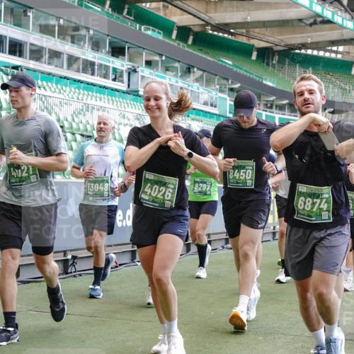 13.09.2026 - 21. swb-Marathon Bremen Michael Burmester http://msf.ph/oto/10469947 13.09.2026 13:14:10 Laufen im Stadion 183, 270, 278, 300, 349, 414, 460, 576, 600, 631, 695, 702, 768, 933, 950, 956, 1005, 1008, 1143, 1392, 1408, 1426, 1573, 1596, 1641, 1818, 1819, 1991, 2024, 2035, 2079, 2233, 2264, 2314, 2387, 2412, 2439, 2457, 2461, 2478, 2494, 2521, 2540, 2564, 2612, 2665, 2684, 2690, 2691, 2693, 2737, 2773, 2792, 2816, 2829, 2838, 2860, 2861, 2865, 2884, 2887, 2921, 2972, 2978, 3016, 3111, 3209, 3253, 3277, 3293, 3304, 3313, 3378, 3405, 3428, 3653, 3661, 3680, 4034, 4080, 4306 meine-sportfotos.de