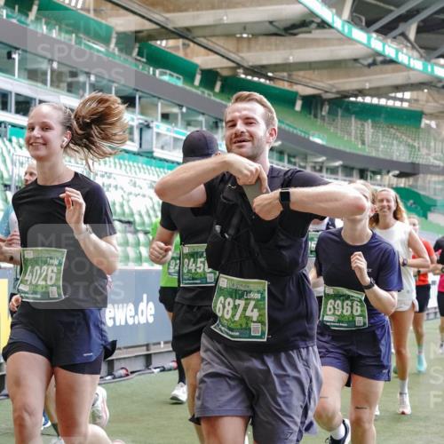 13.09.2026 - 21. swb-Marathon Bremen Michael Burmester http://msf.ph/oto/10469984 13.09.2026 13:14:11 Laufen im Stadion 183, 270, 278, 300, 349, 414, 460, 576, 600, 631, 695, 702, 768, 933, 950, 956, 1005, 1008, 1143, 1392, 1408, 1426, 1573, 1596, 1641, 1818, 1819, 1991, 2024, 2035, 2079, 2233, 2264, 2314, 2387, 2412, 2439, 2457, 2461, 2478, 2494, 2521, 2540, 2564, 2612, 2665, 2684, 2690, 2691, 2693, 2737, 2773, 2792, 2816, 2829, 2838, 2860, 2861, 2865, 2884, 2887, 2921, 2972, 2978, 3016, 3111, 3209, 3253, 3277, 3293, 3304, 3313, 3355, 3378, 3405, 3428, 3653, 3661, 3680, 4034, 4080, 4306 meine-sportfotos.de