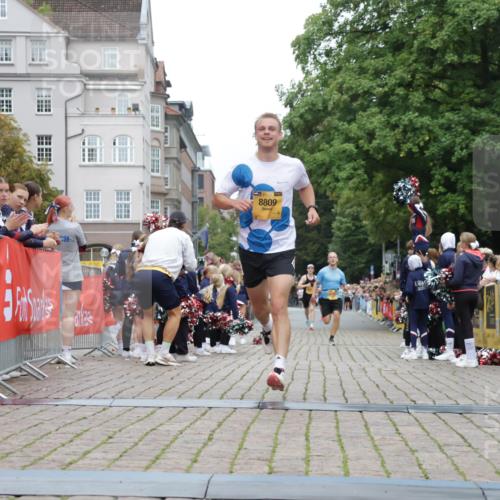 13.09.2026 - Kiel Lauf Yannick Fuchs http://msf.ph/oto/10470006 13.09.2026 10:23:47 Ziel 2937, 716, 3465, 4645, 6302, 8809, 8809, 9678, 10568 meine-sportfotos.de