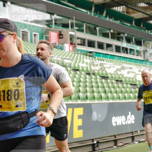13.09.2026 - 21. swb-Marathon Bremen Michael Burmester http://msf.ph/oto/10470279 13.09.2026 10:36:28 Laufen im Stadion 10092, 10093, 10144, 10152, 10153, 10154, 10160, 10173, 10175, 10181, 10182, 10186, 10187, 10195, 10198, 10237, 10245, 10251, 10257, 10263, 10272, 10275, 10278, 10291, 10296, 10306, 10309, 10327, 10331, 10332, 10338, 10357, 10377, 10382, 10390, 10403, 10409, 10411, 10420, 10427, 10429, 10439, 10444, 10473, 10477, 10481, 10492, 10497, 10500, 10516, 10528, 10531, 10560, 10569, 10607, 10613, 10617, 10633, 10636, 10647, 10648, 10659, 10663, 10671, 10672, 10715 meine-sportfotos.de