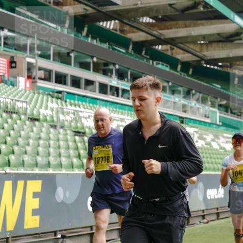 13.09.2026 - 21. swb-Marathon Bremen Michael Burmester http://msf.ph/oto/10470289 13.09.2026 10:36:29 Laufen im Stadion 10092, 10093, 10144, 10152, 10153, 10154, 10160, 10173, 10175, 10181, 10182, 10186, 10187, 10195, 10198, 10237, 10245, 10251, 10257, 10263, 10272, 10275, 10278, 10291, 10296, 10306, 10309, 10327, 10331, 10332, 10338, 10357, 10377, 10382, 10390, 10403, 10409, 10411, 10420, 10427, 10429, 10439, 10444, 10473, 10477, 10481, 10492, 10497, 10500, 10516, 10528, 10531, 10560, 10569, 10607, 10613, 10617, 10633, 10636, 10647, 10648, 10659, 10663, 10671, 10672, 10715 meine-sportfotos.de