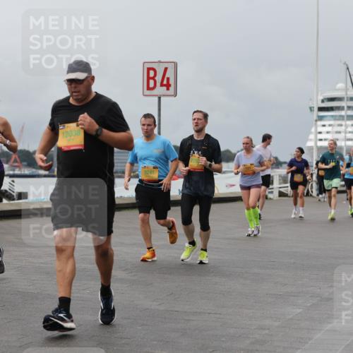 13.09.2026 - Kiel Lauf Andreas Tolksdorf http://msf.ph/oto/10470409 13.09.2026 12:10:20 Kiellinie 3276, 12038, 4, 9241, 3 meine-sportfotos.de