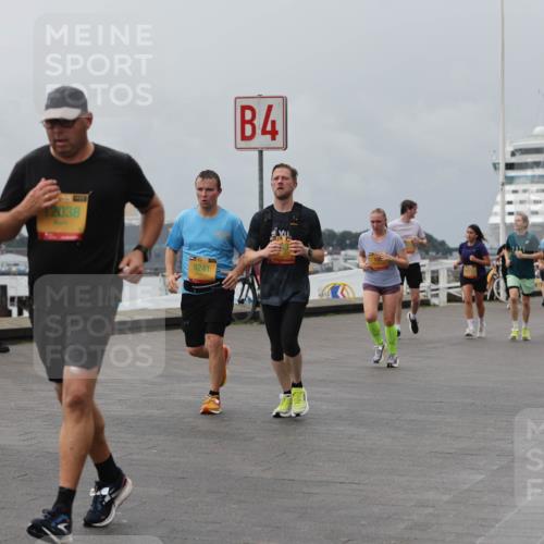 13.09.2026 - Kiel Lauf Andreas Tolksdorf http://msf.ph/oto/10470423 13.09.2026 12:10:20 Kiellinie 3276, 12038, 1, 4, 9241, 18, 3 meine-sportfotos.de
