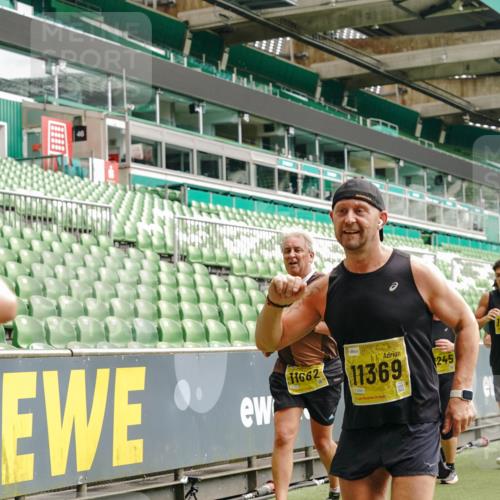 13.09.2026 - 21. swb-Marathon Bremen Michael Burmester http://msf.ph/oto/10470429 13.09.2026 10:36:31 Laufen im Stadion 10092, 10093, 10144, 10152, 10153, 10154, 10160, 10173, 10175, 10181, 10182, 10186, 10187, 10195, 10198, 10237, 10245, 10251, 10257, 10263, 10272, 10275, 10278, 10291, 10296, 10306, 10309, 10327, 10331, 10332, 10338, 10357, 10377, 10382, 10390, 10403, 10409, 10411, 10420, 10427, 10429, 10439, 10444, 10473, 10477, 10481, 10492, 10497, 10500, 10516, 10528, 10531, 10560, 10569, 10607, 10613, 10617, 10633, 10636, 10647, 10648, 10659, 10663, 10671, 10672, 10715 meine-sportfotos.de
