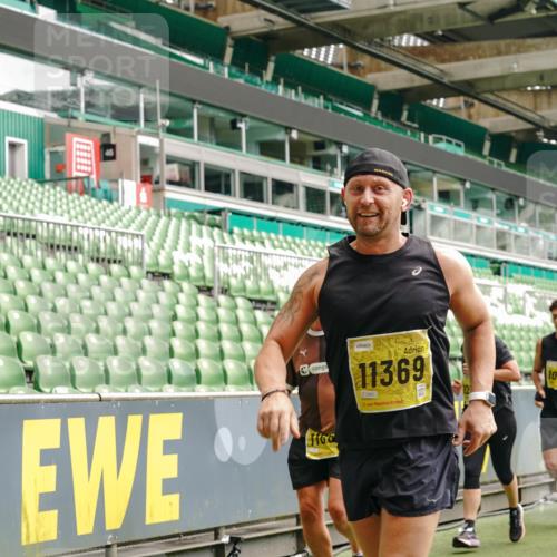 13.09.2026 - 21. swb-Marathon Bremen Michael Burmester http://msf.ph/oto/10470454 13.09.2026 10:36:31 Laufen im Stadion 10092, 10093, 10144, 10152, 10153, 10154, 10160, 10173, 10175, 10181, 10182, 10186, 10187, 10195, 10198, 10237, 10245, 10251, 10257, 10263, 10272, 10275, 10278, 10291, 10296, 10306, 10309, 10327, 10331, 10332, 10338, 10357, 10377, 10382, 10390, 10403, 10409, 10411, 10420, 10427, 10429, 10439, 10444, 10473, 10477, 10481, 10492, 10497, 10500, 10516, 10528, 10531, 10560, 10569, 10607, 10613, 10617, 10633, 10636, 10647, 10648, 10659, 10663, 10671, 10672, 10715 meine-sportfotos.de