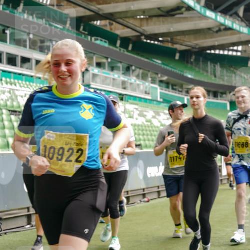 13.09.2026 - 21. swb-Marathon Bremen Michael Burmester http://msf.ph/oto/10470483 13.09.2026 10:36:33 Laufen im Stadion 10092, 10144, 10152, 10153, 10154, 10160, 10173, 10175, 10181, 10182, 10186, 10187, 10195, 10198, 10237, 10245, 10251, 10257, 10263, 10272, 10275, 10278, 10291, 10296, 10306, 10309, 10327, 10331, 10332, 10338, 10357, 10377, 10382, 10390, 10403, 10409, 10411, 10420, 10427, 10429, 10439, 10444, 10473, 10477, 10481, 10492, 10497, 10500, 10516, 10528, 10531, 10560, 10569, 10607, 10613, 10617, 10633, 10636, 10647, 10648, 10659, 10663, 10671, 10672, 10715 meine-sportfotos.de