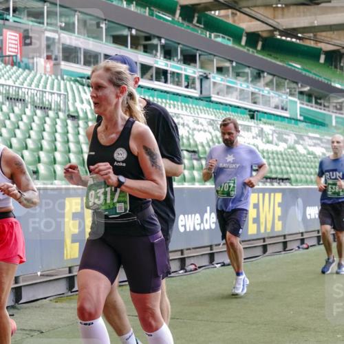 13.09.2026 - 21. swb-Marathon Bremen Michael Burmester http://msf.ph/oto/10470491 13.09.2026 13:14:19 Laufen im Stadion 183, 266, 270, 278, 300, 349, 414, 460, 576, 600, 631, 695, 702, 768, 933, 950, 956, 1005, 1008, 1047, 1143, 1392, 1408, 1426, 1573, 1596, 1641, 1818, 1819, 1991, 2024, 2035, 2079, 2233, 2314, 2387, 2412, 2439, 2457, 2461, 2466, 2484, 2494, 2521, 2540, 2564, 2612, 2665, 2690, 2691, 2693, 2737, 2773, 2792, 2816, 2829, 2838, 2861, 2865, 2884, 2887, 2921, 2972, 2978, 3016, 3111, 3209, 3253, 3277, 3304, 3313, 3355, 3378, 3405, 3428, 3653, 3661, 3680, 4034, 4080, 4306, 703 meine-sportfotos.de